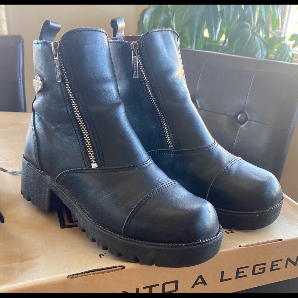 Women’s black leather boots. Zip up.